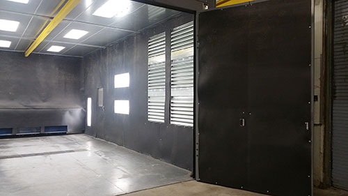 Blasting room covered with rubber liners made from recycled belting